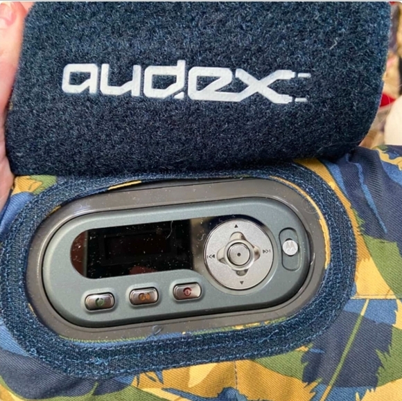 *BURTON* Women's Snow Jacket with Blue Tooth Speakers 🔊 ❄️ - Picture 5 of 17